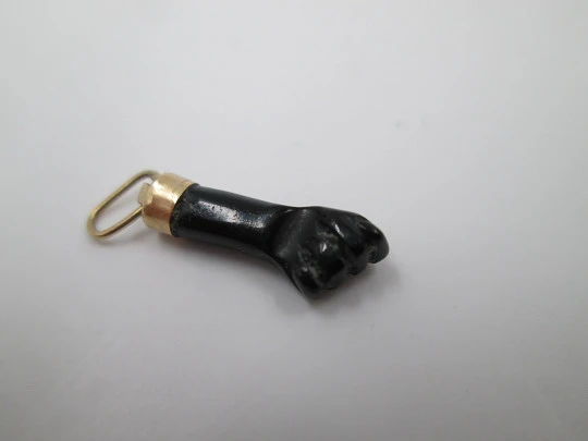 Figa / higa pendant. Black hand. 18 karat gold and jet. Amulet. Spain
