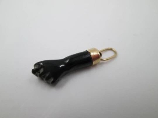 Figa / higa pendant. Black hand. 18 karat gold and jet. Amulet. Spain