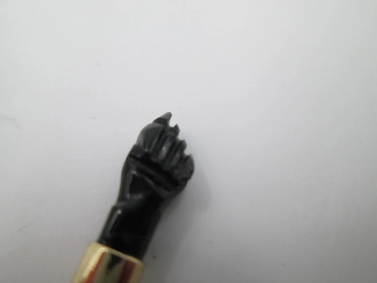 Figa / higa pendant. Black hand. 18 karat gold. Coral sphere & jet. Amulet. 1950's