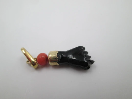 Figa / higa pendant. Black hand. 18 karat gold. Coral sphere & yet. Amulet. 1950's