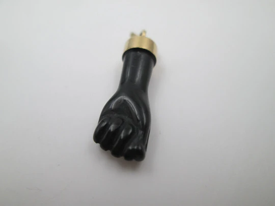 Figa / higa pendant. Black hand. 18 karat yellow gold and jet. Amulet. Spain