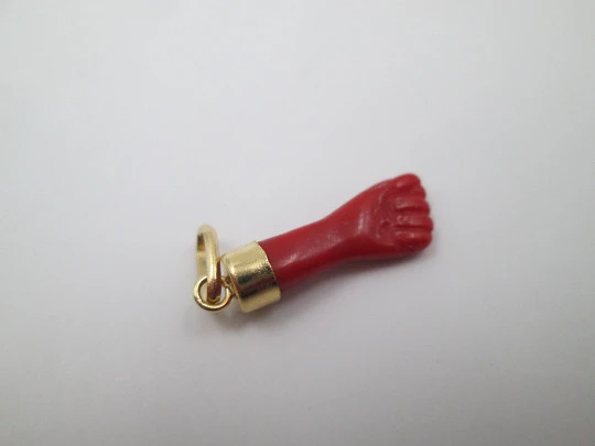 Figa / higa pendant. Red hand. 18 karat gold and coral. Amulet. Spain. 1950's