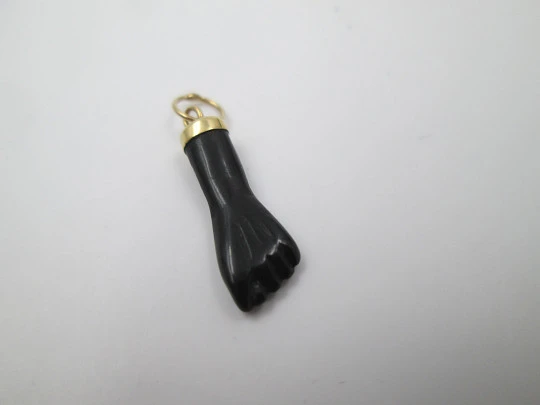 Figa / higa regional pendant. Black hand. 18k gold and jet. Spanish amulet. 1980's
