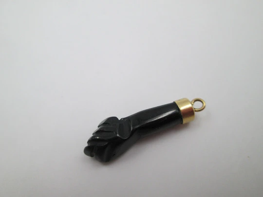 Figa / higa regional pendant. Black hand. 18k gold and jet. Spanish amulet. 1980's