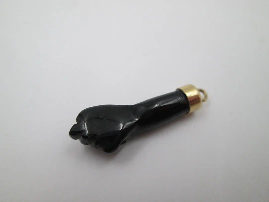 Figa / higa regional pendant. Black hand. 18k gold and jet. Spanish amulet. 1980's