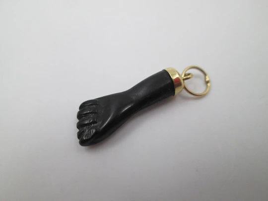 Figa / higa regional pendant. Black hand. 18k gold and jet. Spanish amulet. 1980's