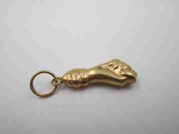 Figa / higa women's hand pendant. 18 karat gold. Geometric engravings. 1950's