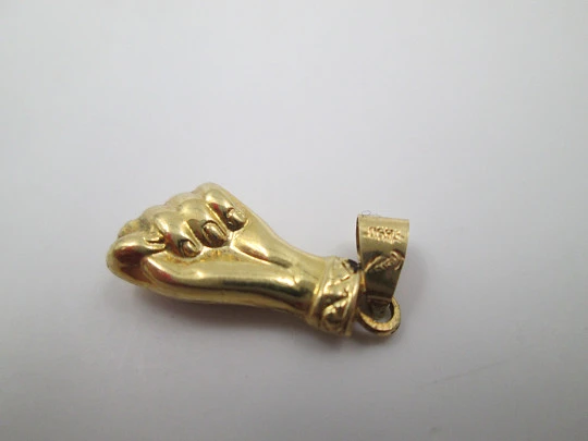 Figa / higa women's hand pendant. 18 karat yellow gold. Geometric motifs. 1950's