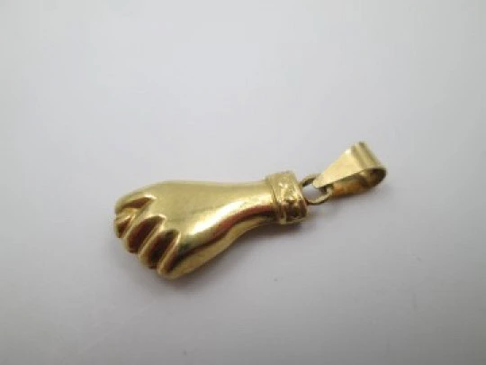 Figa / higa women's hand pendant. 18 karat yellow gold. Geometric motifs. 1950's