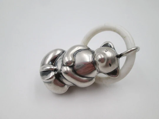 Figurative baby rattle. 925 sterling silver. Bear shape. White resin ring. Spain. 1980's
