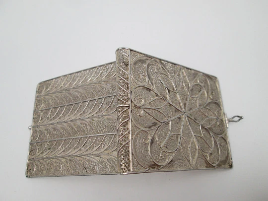 Filigree notebook. Sterling silver. 1970's. Vegetable motifs. Tab clasp