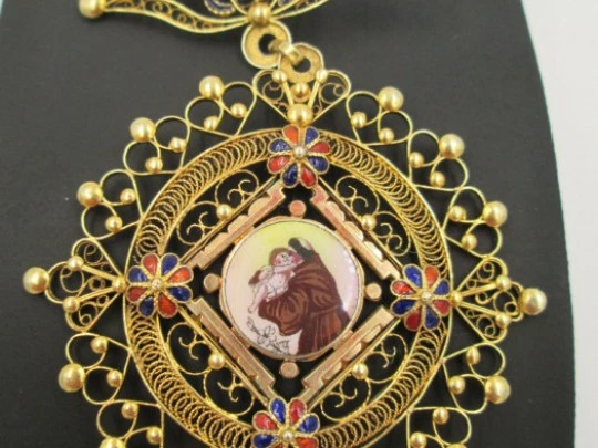 Filigree pendant. Yellow gold and enamels. Saint Anthony and child. 1920's Filigree pendant. Yellow gold and enamels. Saint Anthony and child. 1920's
