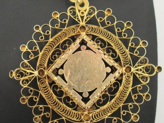 Filigree pendant. Yellow gold and enamels. Saint Anthony and child. 1920's Filigree pendant. Yellow gold and enamels. Saint Anthony and child. 1920's