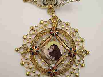 Filigree pendant. Yellow gold and enamels. Saint Anthony and child. 1920's