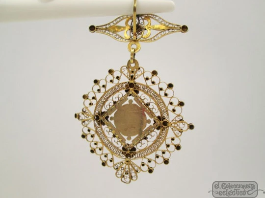 Filigree pendant. Yellow gold and enamels. Saint Anthony and child. 1920's Filigree pendant. Yellow gold and enamels. Saint Anthony and child. 1920's