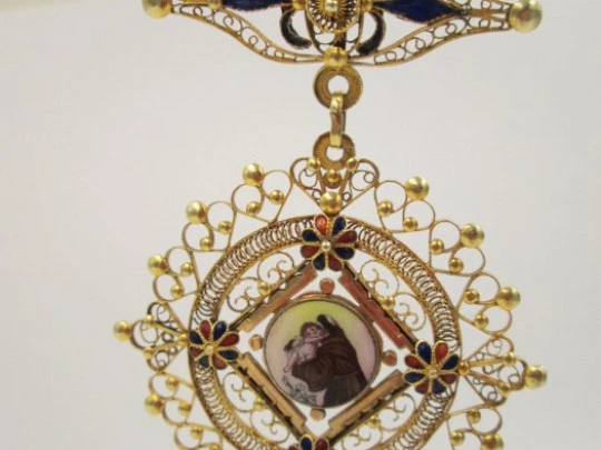 Filigree pendant. Yellow gold and enamels. Saint Anthony and child. 1920's Filigree pendant. Yellow gold and enamels. Saint Anthony and child. 1920's