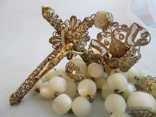 Filigree rosary. Nacre and silver vermeil. Cross openwork. Spain