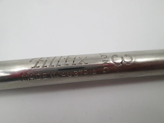 Fillfix pocket cigarette rolling cylindrical machine. Silver plated metal. Austria. 1930's