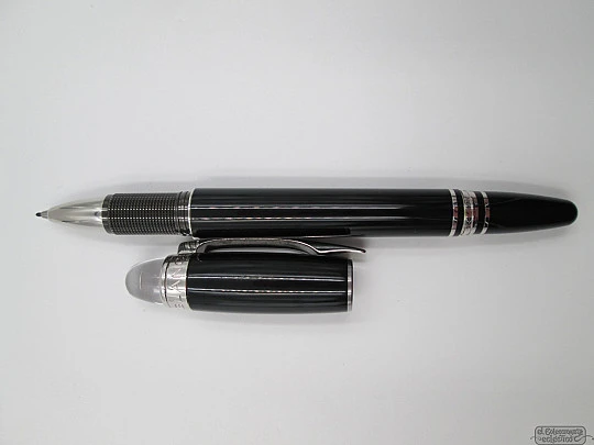 Fineliner Montblanc StarWalker. Resina negra y detalles platinados. Estuche