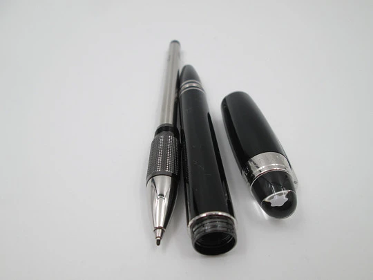 Fineliner Montblanc StarWalker. Resina negra y detalles platinados. Estuche. 2010