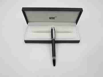 Fineliner Montblanc StarWalker. Resina negra y detalles platinados. Estuche. 2010