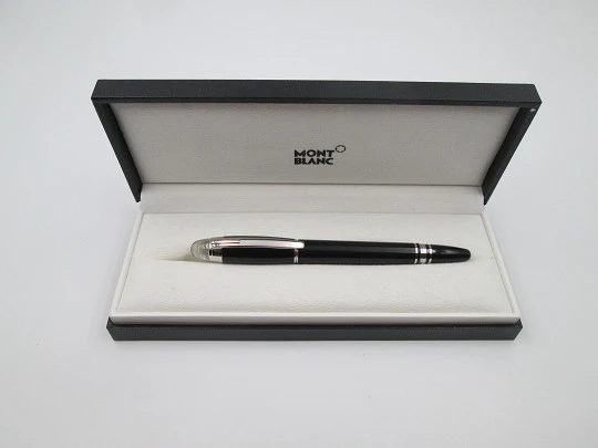 Fineliner Montblanc StarWalker. Resina negra y detalles platinados. Estuche. 2010