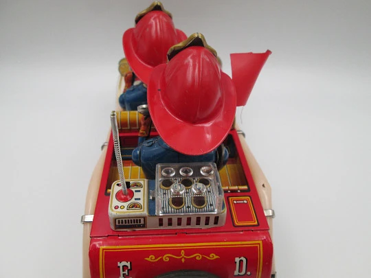 Fire truck toy. Lithographed tinplate. Battery operated. Nomura / Showa (Japan). 1950's