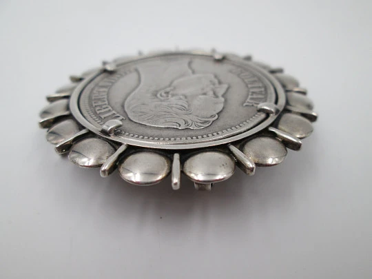 Five bolivares coin (1935) pendant brooch. Sterling silver. Bars & circles edge