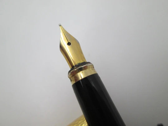 Flaminaire fountain pen. Gold plated and black enamel. Aerometric filler. Germany. 1970's