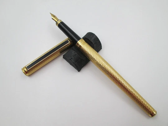 Flaminaire fountain pen. Gold plated and black enamel. Aerometric filler. Germany. 1970's