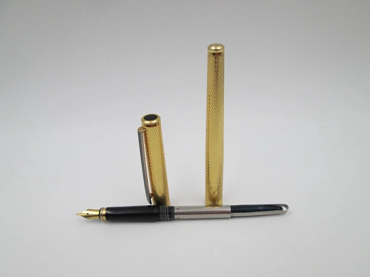 Flaminaire fountain pen. Gold plated and black enamel. Aerometric filler. Germany. 1970's