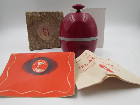 Flamingo (Dorset Light Industries) electromatch bakelite table lighter. 1950's