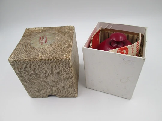 Flamingo (Dorset Light Industries) electromatch bakelite table lighter. 1950's