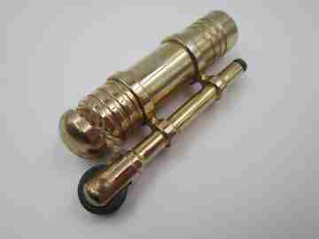 Flint wheel & wick cigarette lighter. Gold plated metal. Tubular shape. 1980's