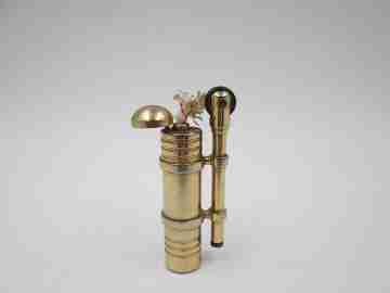 Flint wheel & wick cigarette lighter. Gold plated metal. Tubular shape. 1980's