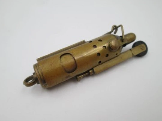 Flint wheel & wick cylindrical cigarette lighter. Gold plated. Sliding body. Petrol