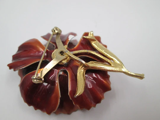 Flower brooch. Golden metal, brown enamel and fantasy stones. 1960's