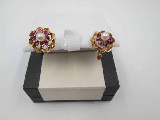 Flower earrings. 18 karat yellow gold, rubies and pearl. Circa 2000