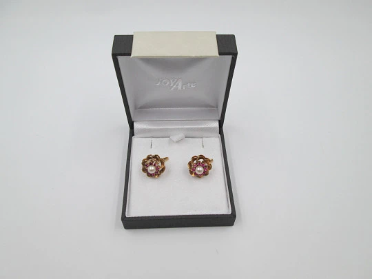 Flower earrings. 18 karat yellow gold, rubies and pearl. Circa 2000