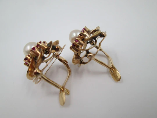 Flower earrings. 18 karat yellow gold, rubies and pearl. Circa 2000