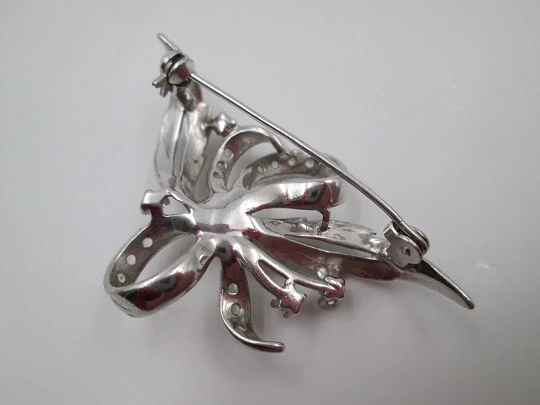 Flower with leaves women's brooch. Sterling silver. Pearl & white gems. Safety pin. 1970's