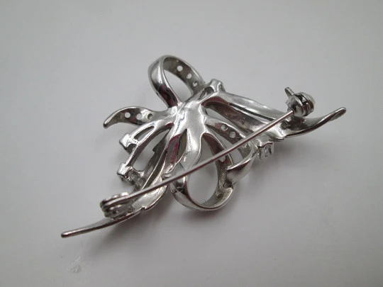 Flower with leaves women's brooch. Sterling silver. Pearl & white gems. Safety pin. 1970's