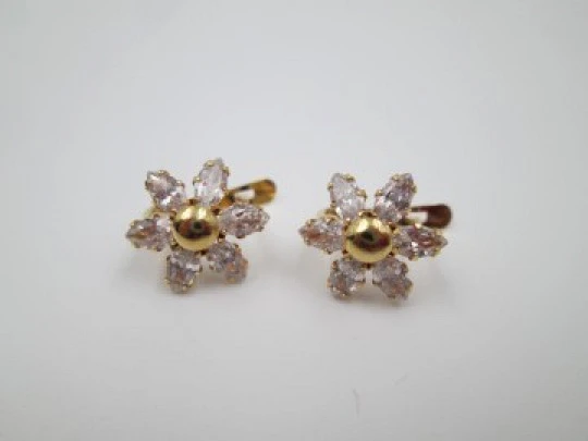 Flower women's earrings. 18 karat yellow gold and zircons. French clasp