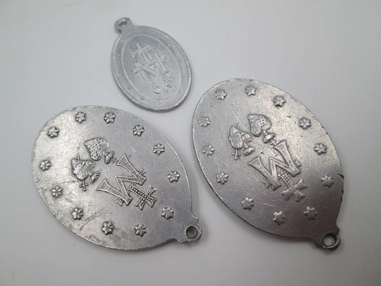 Four aluminum medals collection. Virgin of Hope and Immaculate Conception. 1940's