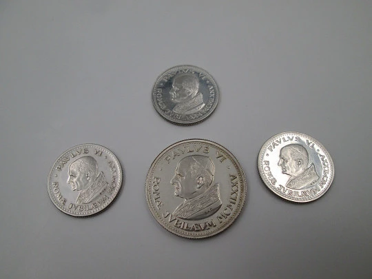 Four religious coins boxed. 925 sterling silver. Holy Year 1975. Pope Paul VI bust. Italy