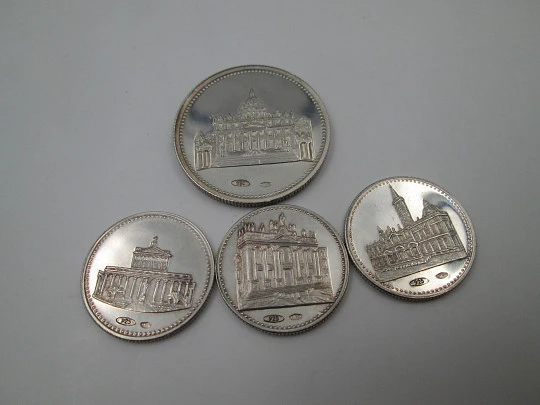 Four religious coins boxed. 925 sterling silver. Holy Year 1975. Pope Paul VI bust. Italy