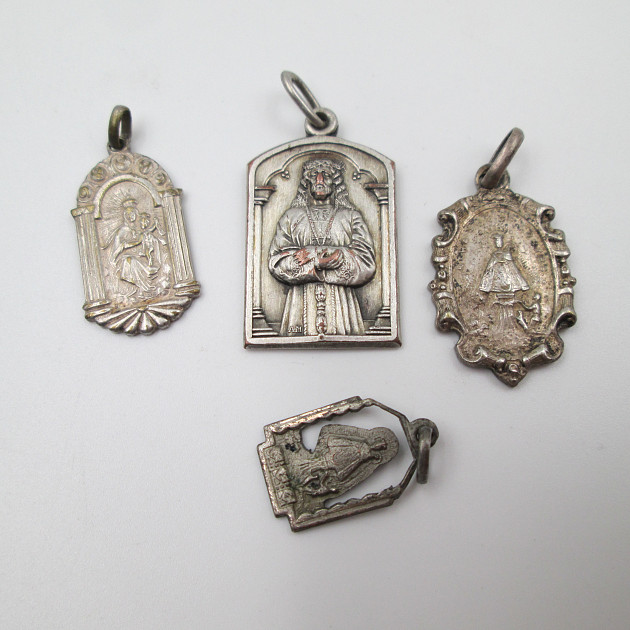 Four Religious Medals Silver Plated Metal Christ And Virgin | El ...