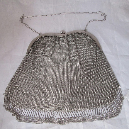 french-bag.-silver-mesh.-chain