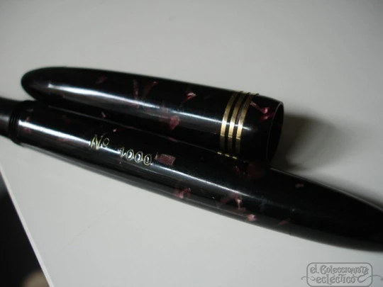 French fountain pen. Marbled celluloid. 1940's. Button filler