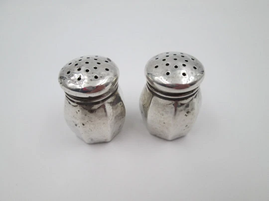 G. H. French & Co two salt shakers set. Sterling silver. Octagonal shape. United States. 1930's